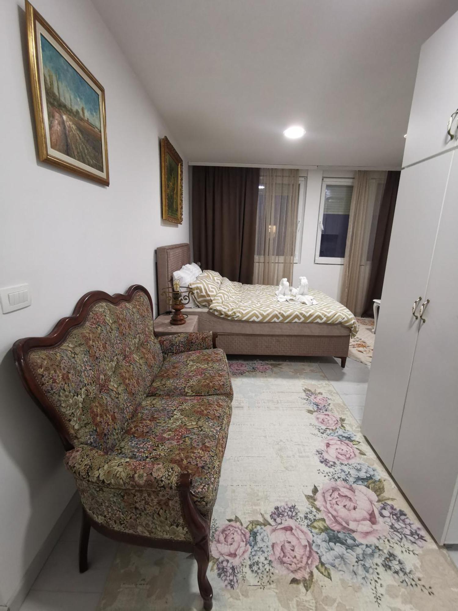 In Apartments Airport Mitrovici  Exterior photo